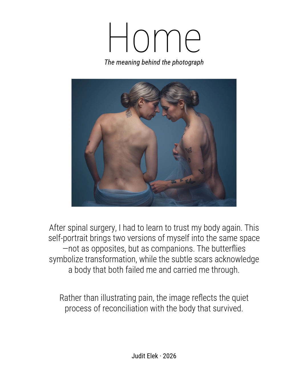 autorretrato conceptual Home de Judit Elek junto a la descripción de la obra, con dos versiones de la fotógrafa y mariposas que representan transformación y recuperación IPA 2026 3er lugar